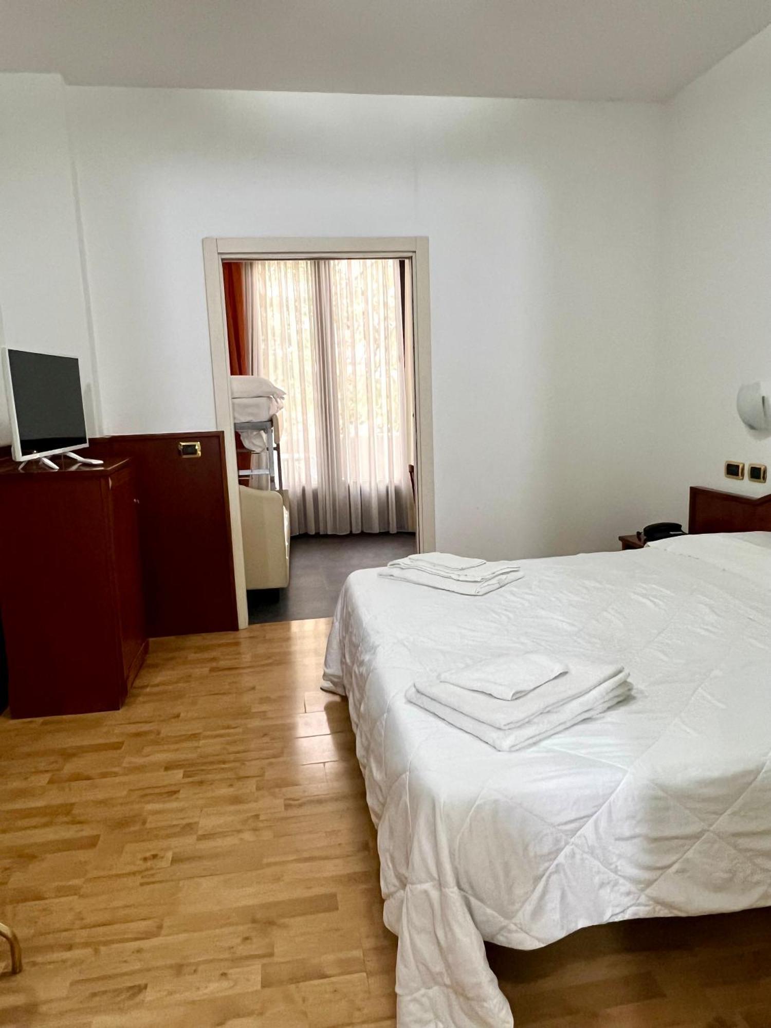 Family Room,1543276849:JPEG